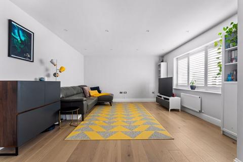 2 bedroom flat for sale - Roland Way, Worcester Park