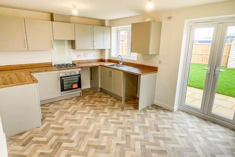 3 bedroom detached house to rent, Colliery Way, Bilsthorpe, Notts, NG22 8GG