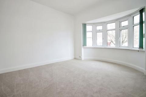 3 bedroom end of terrace house to rent, Westbury Avenue, Southall