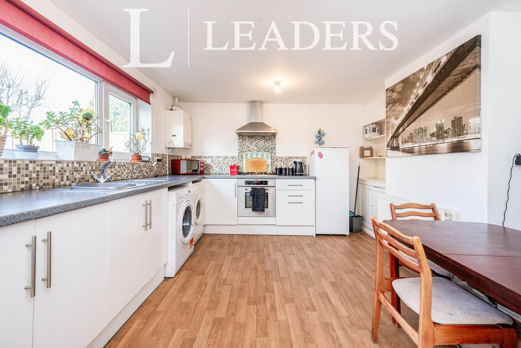 St Johns Road, Bletchley, MK3 5EA 3 bed terraced house £1,200 pcm (£