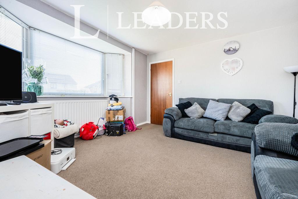 St Johns Road, Bletchley, MK3 5EA 3 bed terraced house £1,200 pcm (£