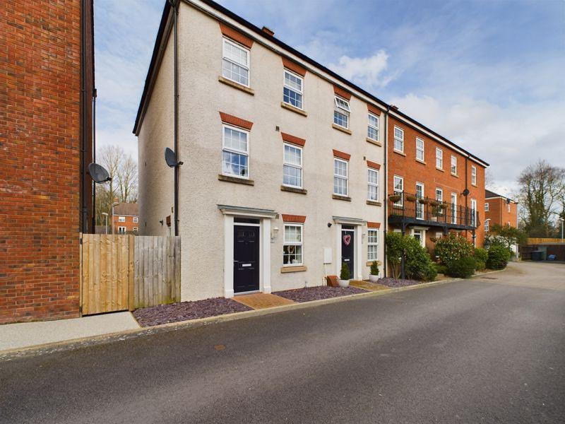 The Dingle, Telford TF4 4 bed end of terrace house for sale £240,000