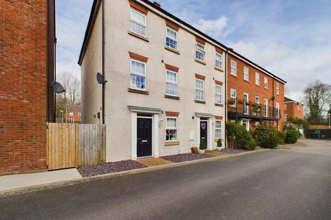 4 bedroom end of terrace house for sale, The Dingle, Telford TF4