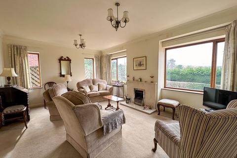 Foxhill Cheddleton Road, Leek, ST13 5QZ