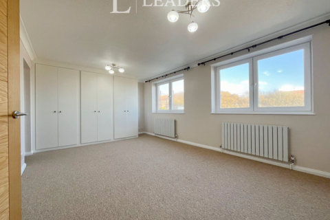 3 bedroom flat to rent, Kingsway, Hove