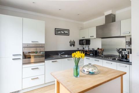 3 Portland Close, Worcester Park, KT4 8BW