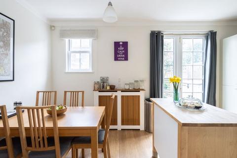 3 Portland Close, Worcester Park, KT4 8BW
