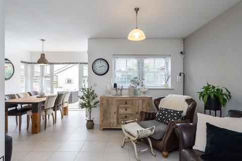 46 Westmount Close, Worcester Park, KT4 8FL