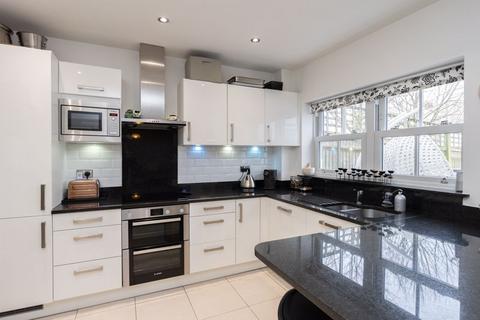 46 Westmount Close, Worcester Park, KT4 8FL