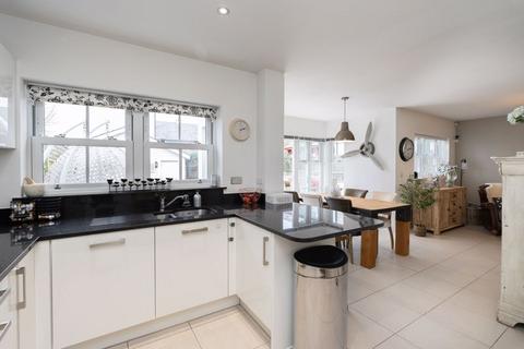 46 Westmount Close, Worcester Park, KT4 8FL