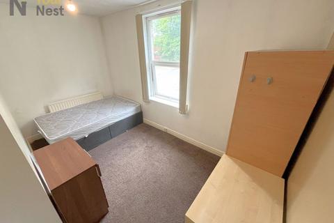 5 bedroom end of terrace house to rent, Westfield Road, Hyde Park, Leeds, LS3 1DF