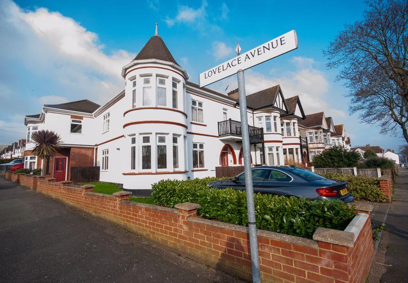 Lovelace Avenue, SouthendOnSea SS1 2 bed apartment £1,100 pcm (£254 pw)
