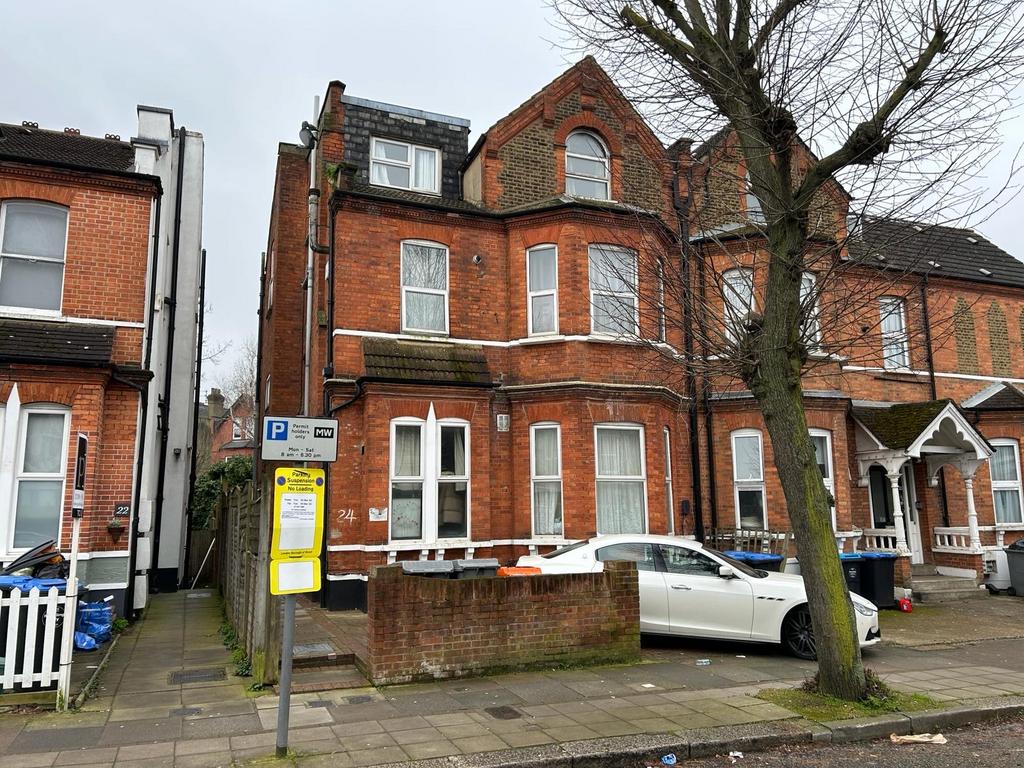 St Pauls Avenue, Willesden Green NW2 Studio to rent £1,450 pcm (£335 pw)