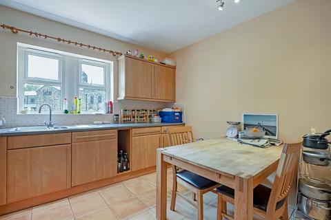 2 bedroom flat for sale, Heather Court, Ilkley, West Yorkshire, LS29