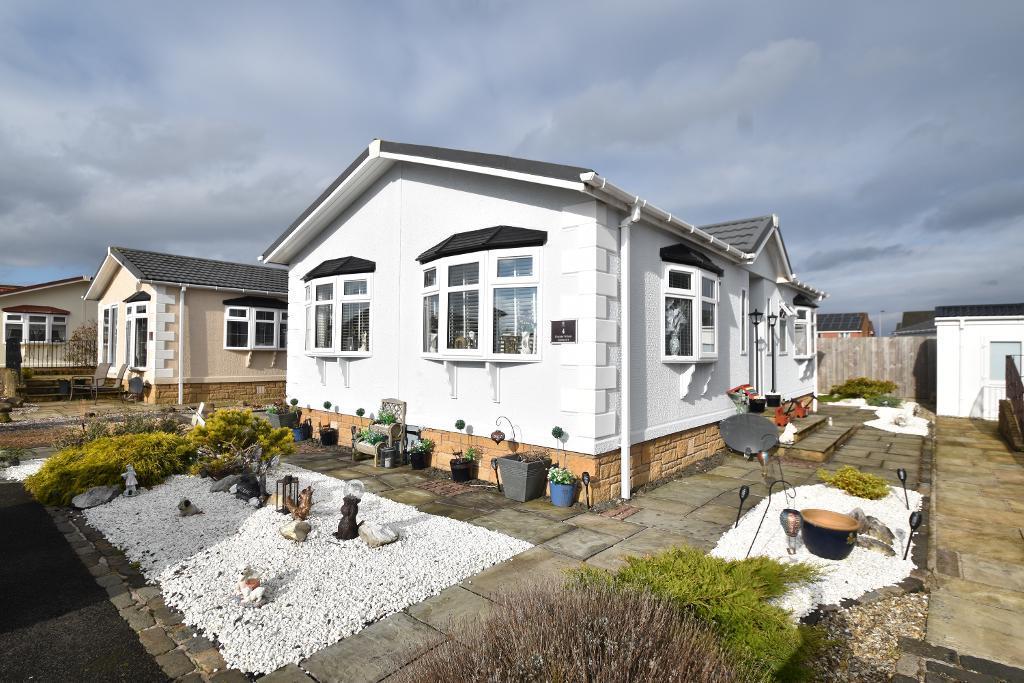 Cherrywood Crescent, Stepps Red Deer... 2 bed park home for sale £125,000