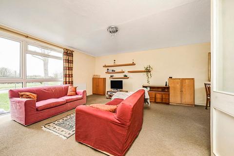 2 Rushmead, Richmond, TW10 7NW