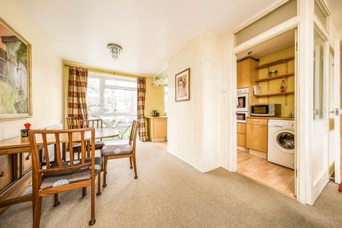 2 Rushmead, Richmond, TW10 7NW