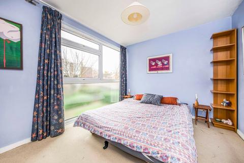 2 Rushmead, Richmond, TW10 7NW