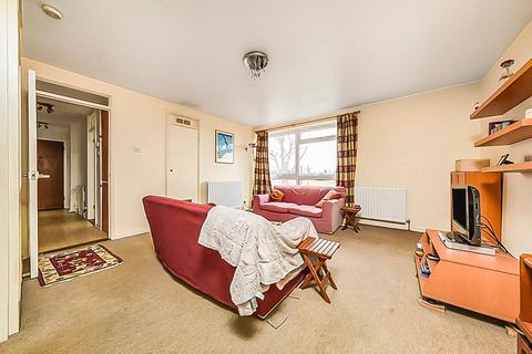2 Rushmead, Richmond, TW10 7NW