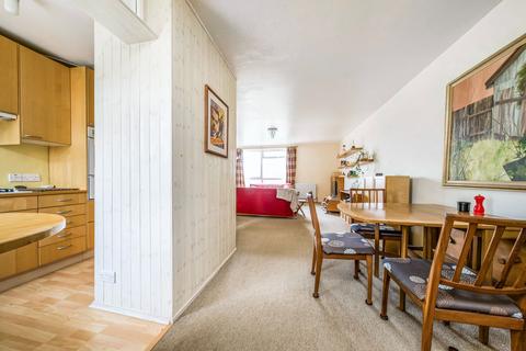 2 Rushmead, Richmond, TW10 7NW