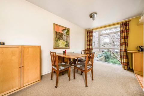 2 Rushmead, Richmond, TW10 7NW