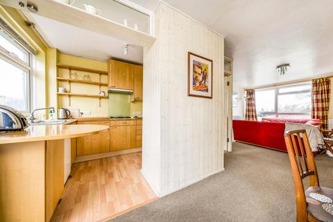 2 Rushmead, Richmond, TW10 7NW