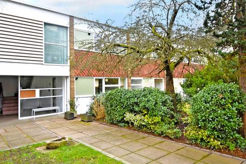 8, Marlowe Court Parkleys, Richmond, TW10 5LR