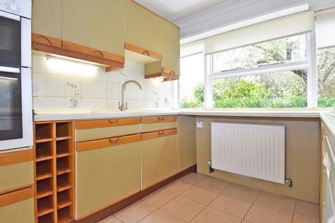 8, Marlowe Court Parkleys, Richmond, TW10 5LR