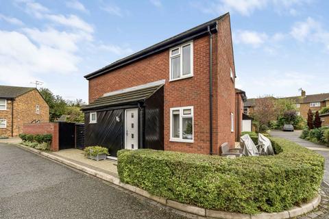 8 Locksmeade Road, Richmond, TW10 7YT