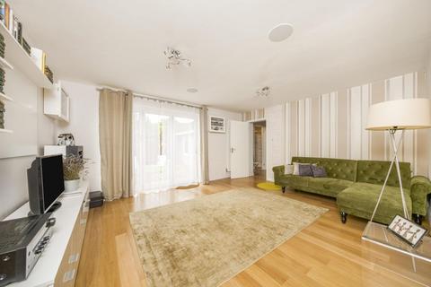 8 Locksmeade Road, Richmond, TW10 7YT