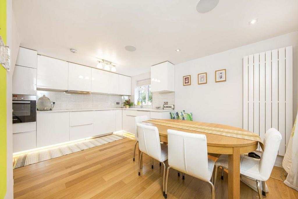 Kitchen/dining