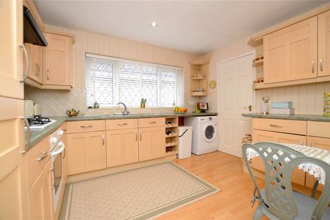 2 bedroom detached bungalow for sale - New Park Vale, Farsley, Pudsey