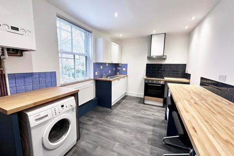 3 bedroom apartment to rent, Gillygate, York, YO31