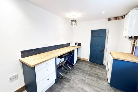 3 bedroom apartment to rent, Gillygate, York, YO31