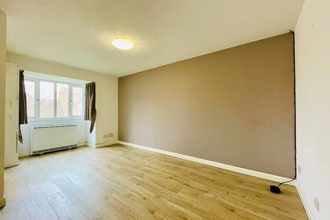 1 bedroom maisonette for sale, Lynmouth Crescent, Furzton, Milton Keynes, MK4