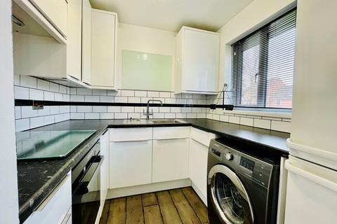 1 bedroom maisonette for sale, Lynmouth Crescent, Furzton, Milton Keynes, MK4
