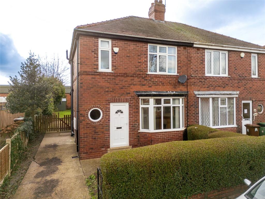 Grosvenor Avenue, Pontefract, West... 3 bed semidetached house for
