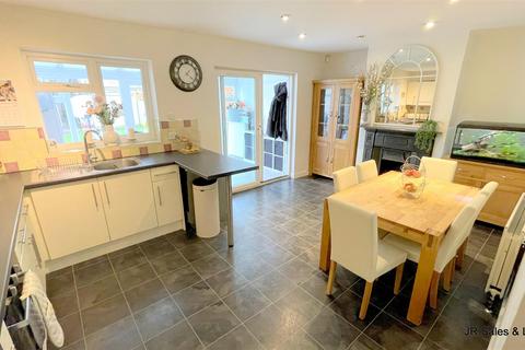 3 bedroom terraced house for sale, Brookfield Gardens, Cheshunt