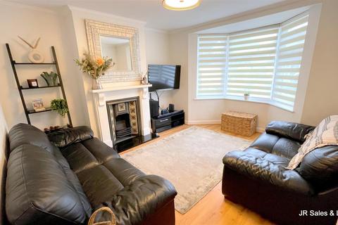 3 bedroom terraced house for sale, Brookfield Gardens, Cheshunt