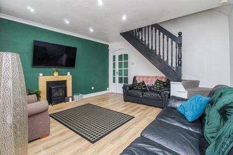 4 bedroom semi-detached house for sale - Meadow Brook Close, Normanton WF6