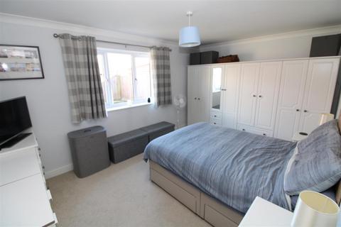 2 bedroom detached bungalow for sale - The Avenue, Bury St. Edmunds IP28