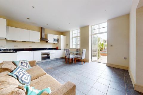 Apartment 22, Courtlands Hayes Road, Sully, Penarth, CF64 5QG