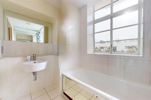 Apartment 22, Courtlands Hayes Road, Sully, Penarth, CF64 5QG