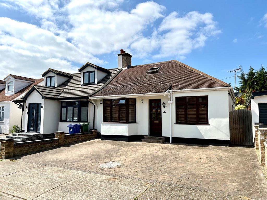 Vincent Close, Corringham, SS17 3 bed semidetached bungalow for sale