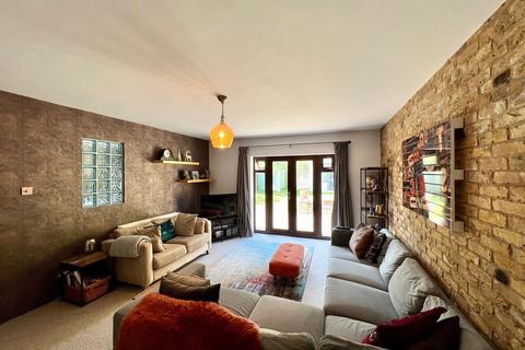21 Vincent Close, Corringham, Stanford-le-hope, SS17 7QL