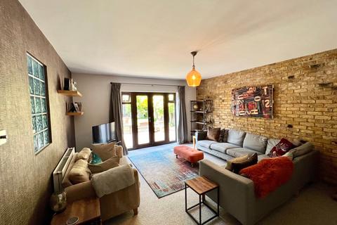 21 Vincent Close, Corringham, Stanford-le-hope, SS17 7QL