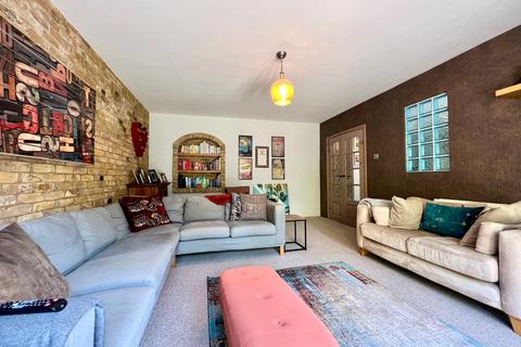 21 Vincent Close, Corringham, Stanford-le-hope, SS17 7QL