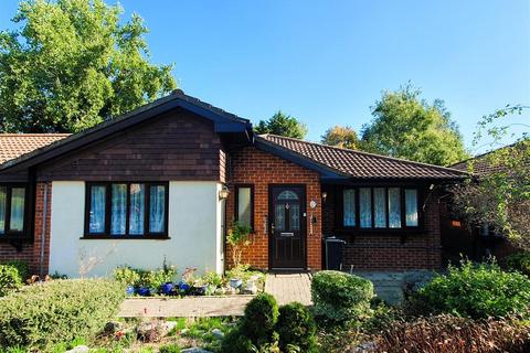 2 bedroom semi-detached bungalow for sale, Oakmead Green, Epsom KT18