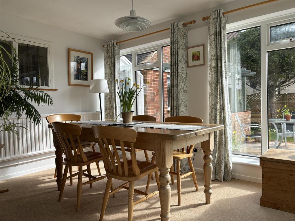 Sun Rannoch - Dining Room.jpeg