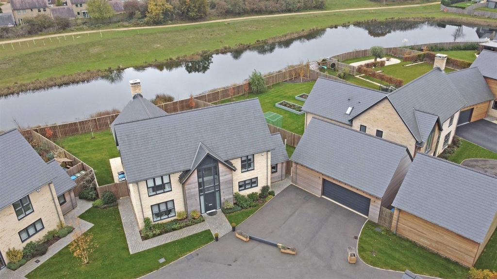 Lake Drive, Weldon, Northamptonshire 4 bed detached house for sale £